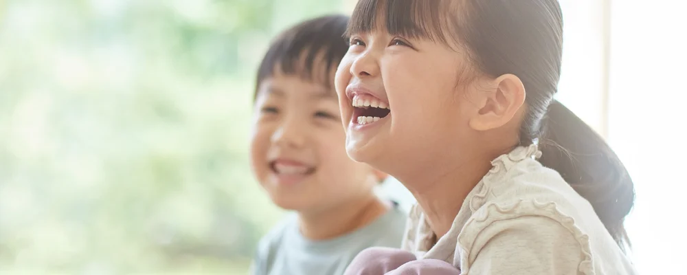 歯科医師の診察を受ける乳歯期の子ども｜戸塚モディシティデンタルクリニック